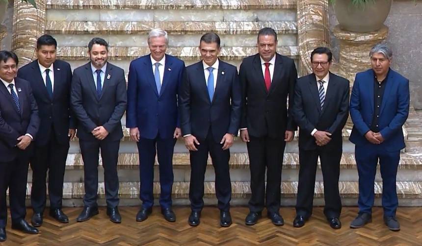 Gobernadores de Bolivia y Chile acuerdan conformar mesas de trabajo para tratar “temas de interés común”