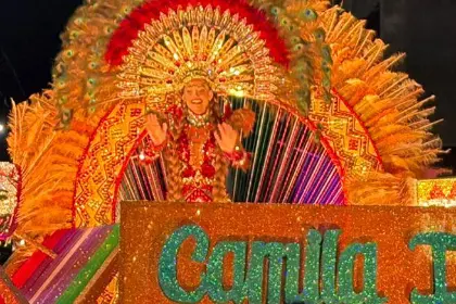 Camila I deslumbra en el recorrido de la primera ‘preca’ del Carnaval cruceño 2026