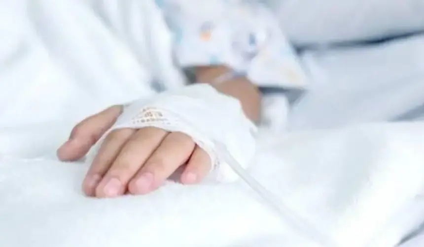 Video: Joven queda en coma tras ser golpeado a la salida de un boliche