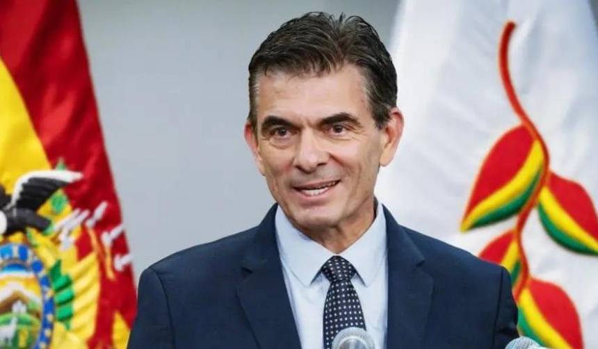 Rodrigo Paz elimina la subvención al diésel y unifica el precio para todos los usuarios