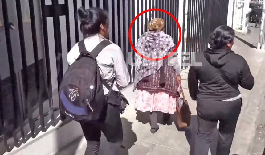 Mujer que tenía a la bebé Delia fue trasladada a la Felcc y no aclaró por qué se la llevó por casi 24 horas