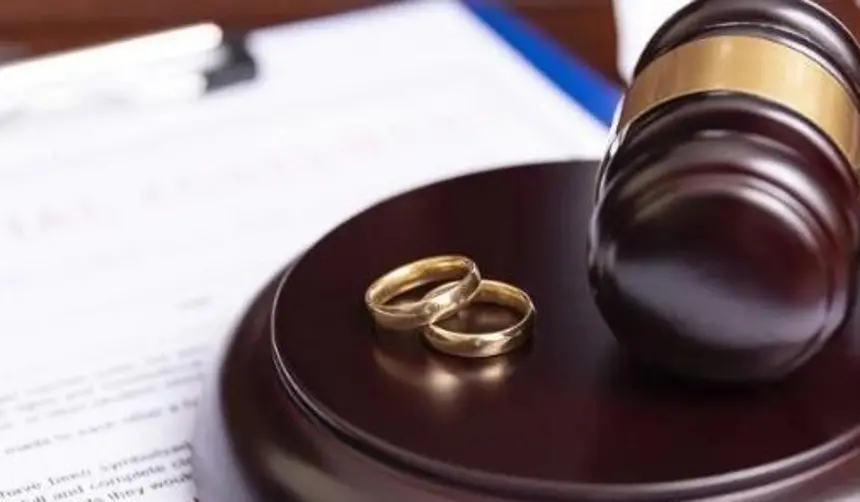 Y se desearon un “feliz divorcio”: una expareja se viraliza por celebrar su separación