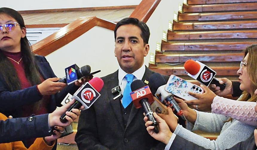 Ministro de Trabajo dice que el Gobierno está abierto a negociar con sectores afectados por el fin del subsidio al diésel 