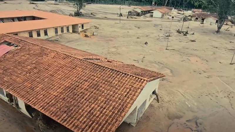 El lodo ingresó a las viviendas en varias comunidades