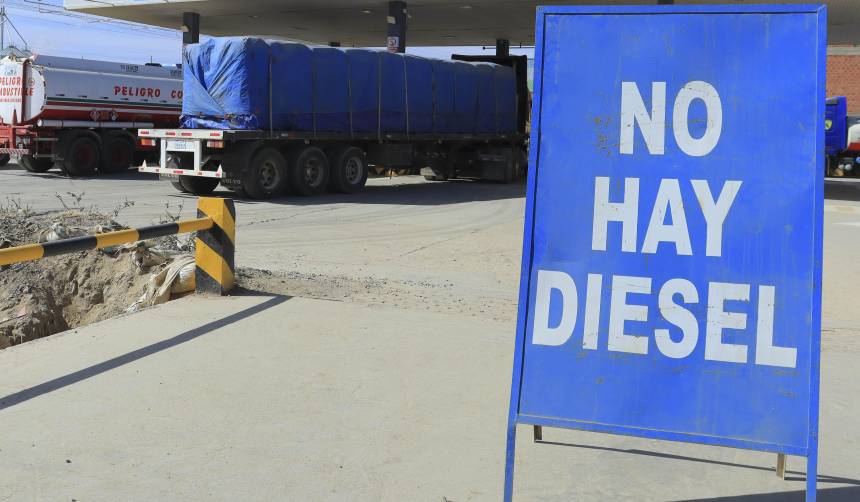 Paz propone modificar la Ley de Sustancias Controladas y liberar la importación de combustibles