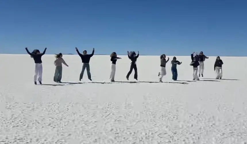 “La única razón por la que vinimos a Bolivia”: Turistas impresionadas al conocer el Salar de Uyuni