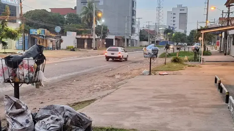 Basura sin recoger en las calles