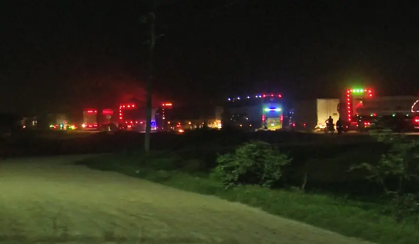 Carretera Santa Cruz - Trinidad queda expedita en la zona de San Pablo tras intervención policial - militar