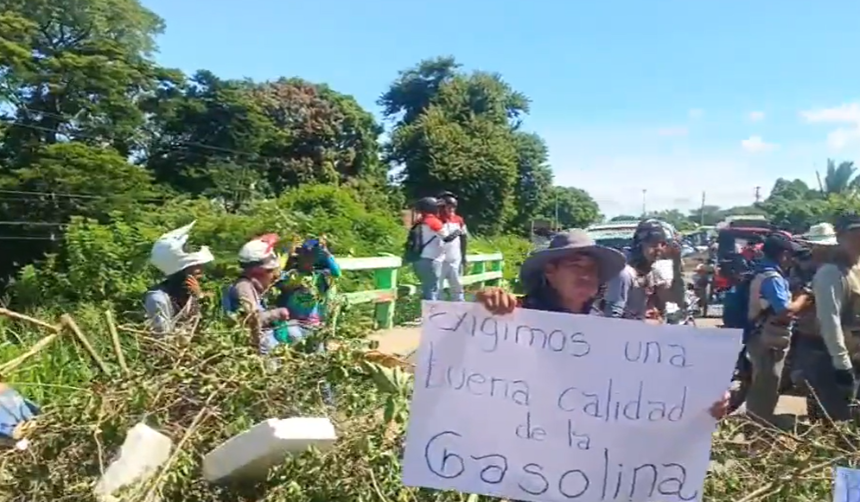 Mototaxistas suspenden bloqueos en El Torno y advierten con retomar la medida si no mejora la calidad de la gasolina