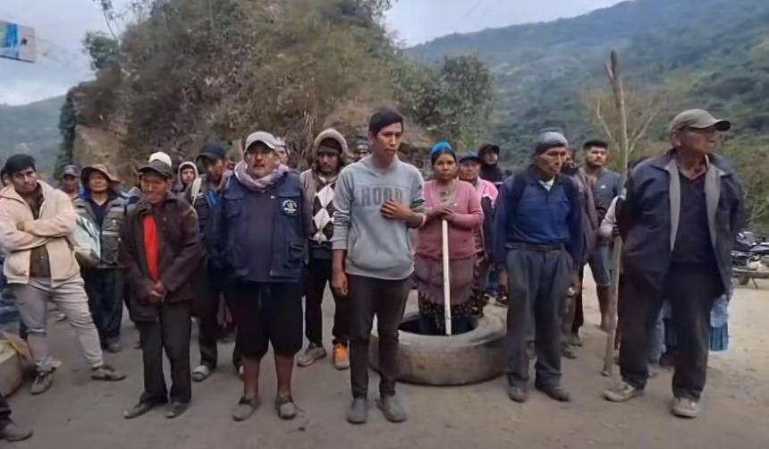 La Paz: Bloqueadores dicen que permitirán el paso de cisternas con combustible y GLP hacia los Yungas