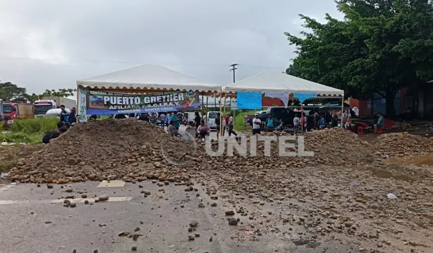 Tras cuarto intermedio, restablecen bloqueo en Yapacaní, ruta nueva que une Santa Cruz con Cochabamba