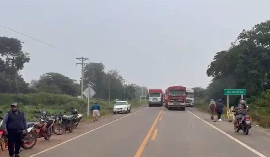 Bloquean en San Ignacio de Velasco para exigir que se realicen nuevas elecciones municipales