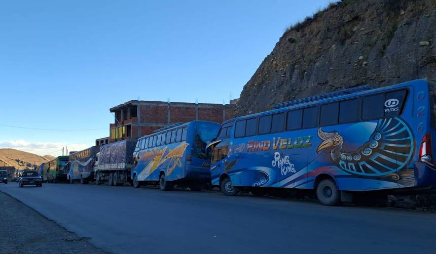 “El 80% de buses interdepartamentales aguarda por diésel en surtidores”, señala dirigente del sector