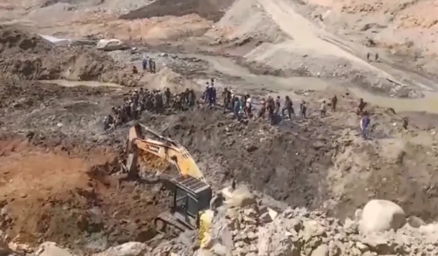 Tres desaparecidos tras caída de un talud sobre un grupo de trabajadores en el norte paceño