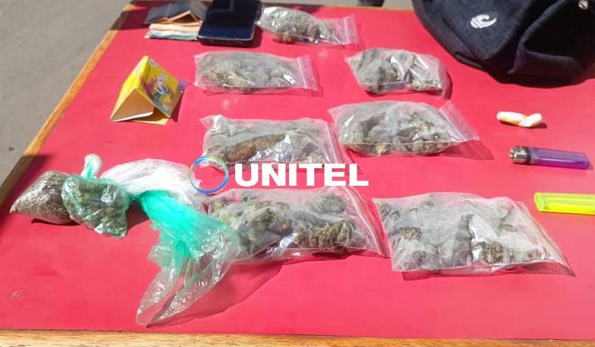 El “fuerte olor a marihuana” delató a un hombre que llevaba droga en una mochila en El Alto