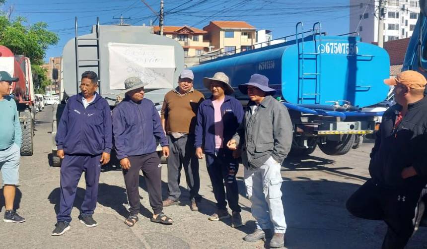 Se eleva el precio del turril de agua en Cochabamba; cisternas piden carga directa de Misicuni para disminuir costos