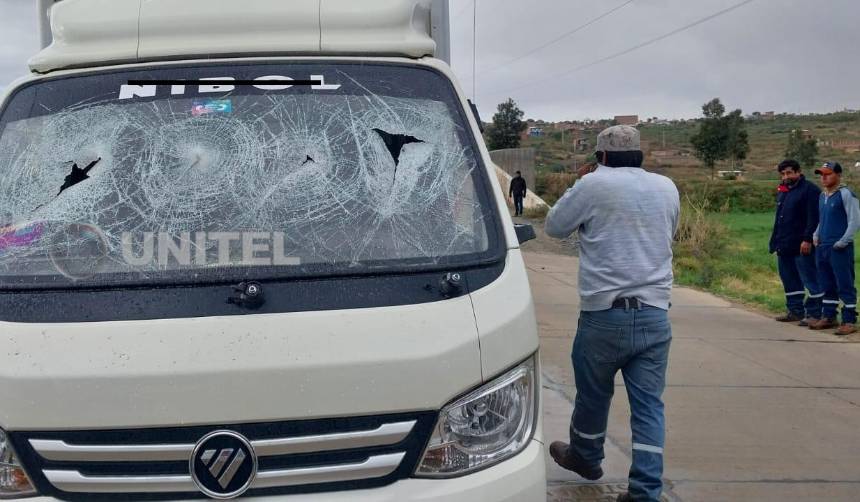 Enfrentamientos por intento de desbloqueo en el botadero de Colcapirhua deja al menos 5 heridos y personas retenidas