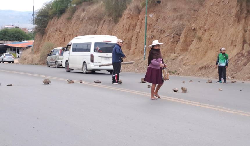 Bloqueo en el túnel El Abra: Cinco vehículos dañados y un herido por disputa de ruta entre conductores