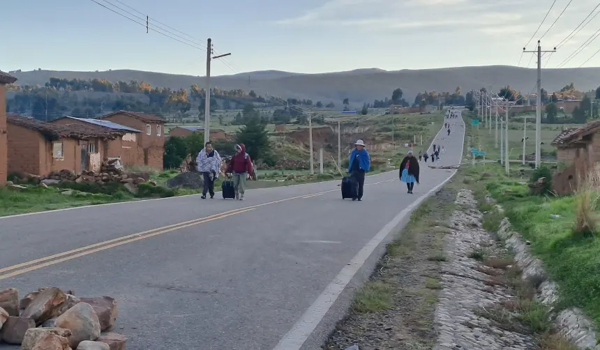 Cochabamba queda aislada del resto del país debido a los bloqueos de carreteras