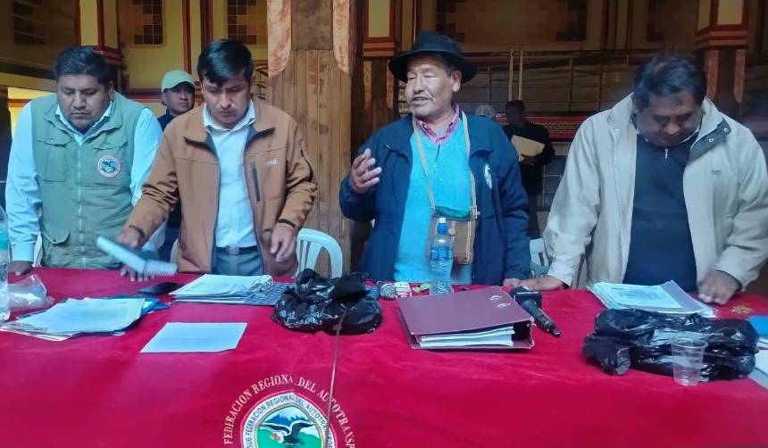 Transportistas de los Yungas anuncian que acatarán el paro del lunes por el fin de la subvención al diésel