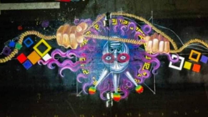 Representaciones del Carnaval se muestran a lo largo del trayecto del Carnaval.