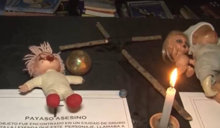 Muñecas, cuadros, juguetes poseídos: Una exposición en Cochabamba muestra “objetos embrujados”