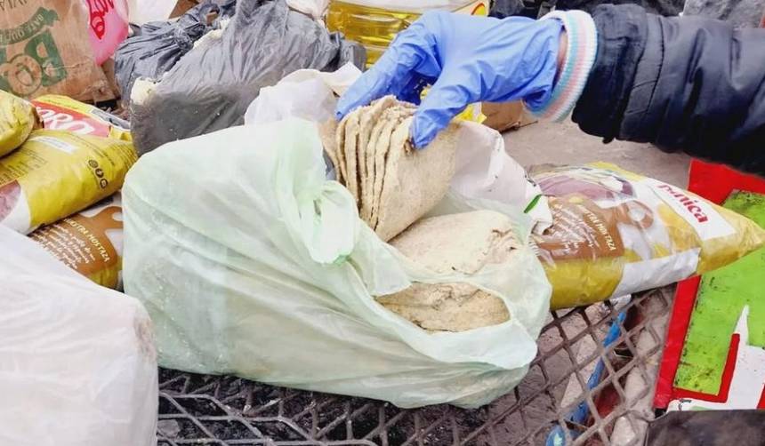 Descubren a vendedor ambulante ofreciendo milanesas hechas con papel higiénico 
