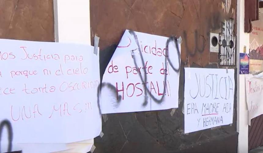 Cochabamba: Protestan en puertas del hostal donde ocurrió un feminicidio y exigen clausura del lugar