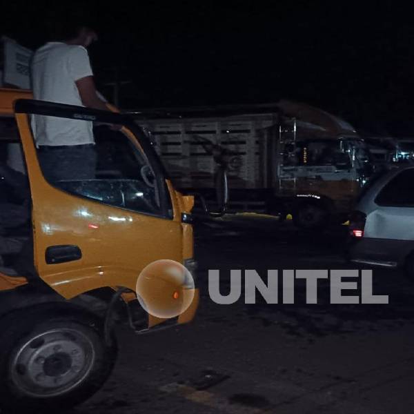 Santa Cruz: Se cumple el primer día de bloqueo en Yapacaní a la expectativa del diálogo de este martes