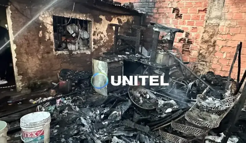 “Se ha quemado todo”: Madre y sus dos hijos se quedaron sin nada tras el incendio en su casa en El Alto