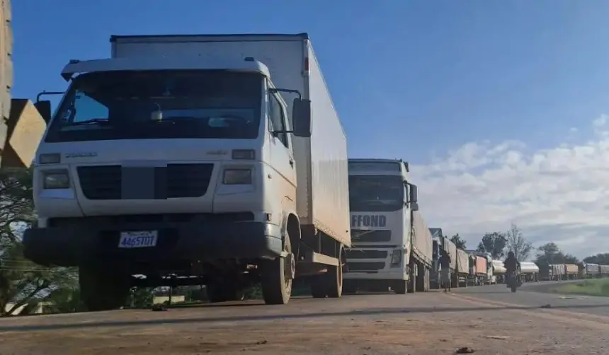 Carretera expedita en Pailón; pobladores amplían el cuarto intermedio hasta el martes