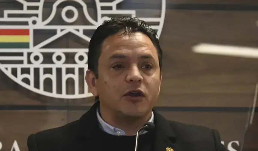 Jefe de bancada de Creemos pide reponer las interpelaciones de ministros para aprobar los créditos
