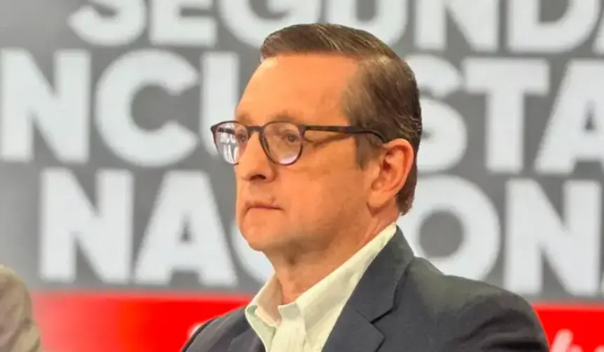 Sin acuerdo con el FMI y reformas estructurales seguirá la presión sobre el dólar, señala Óscar Ortiz