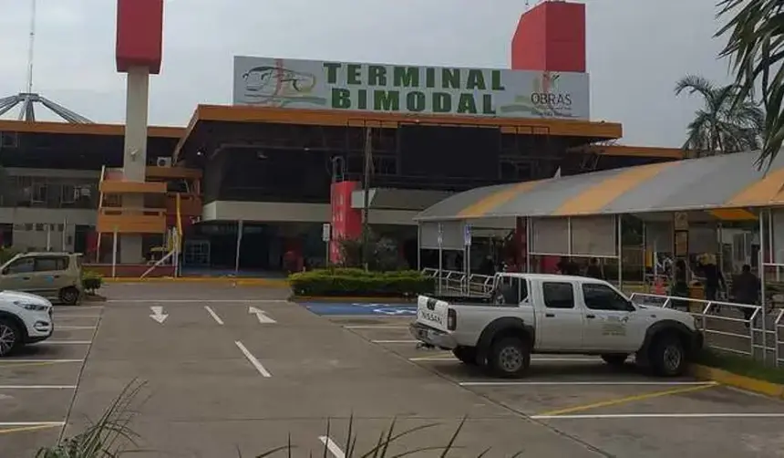 Transporte “cierra operaciones” desde el lunes en la Bimodal cruceña por el diésel
