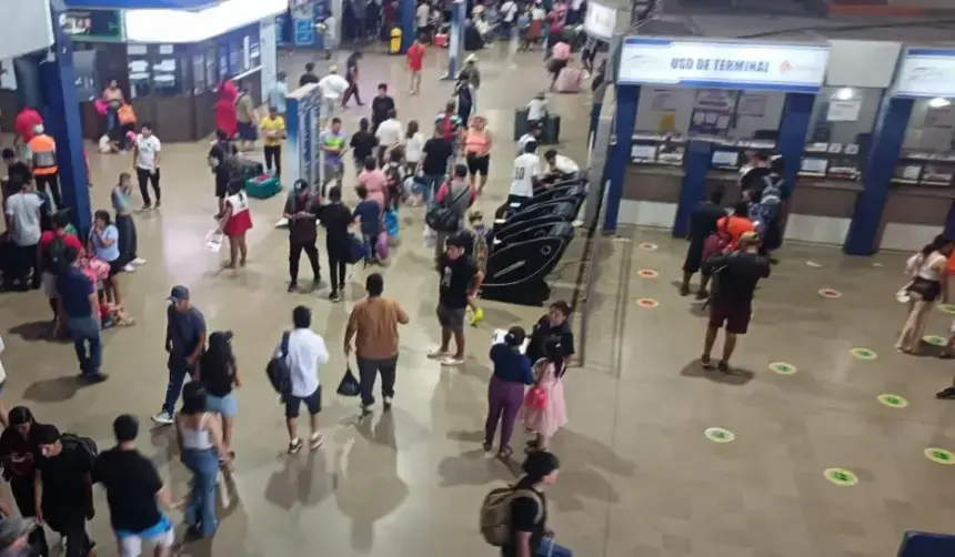 Pasajes suben hasta 50% en la Terminal cruceña por alza del diésel y usuarios piden control a autoridades