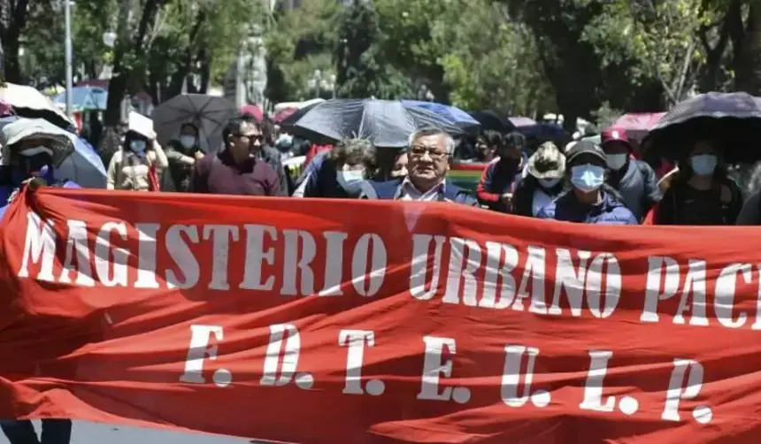 Lunes sin clases: Magisterio urbano y rural cumple paro nacional con marchas y bloqueos