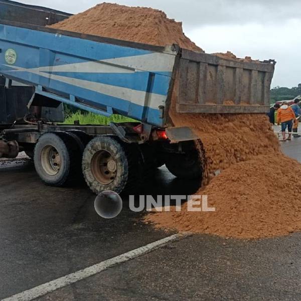 Bloqueo en Yapacaní: Gobierno convoca al diálogo para este martes a las 10:00