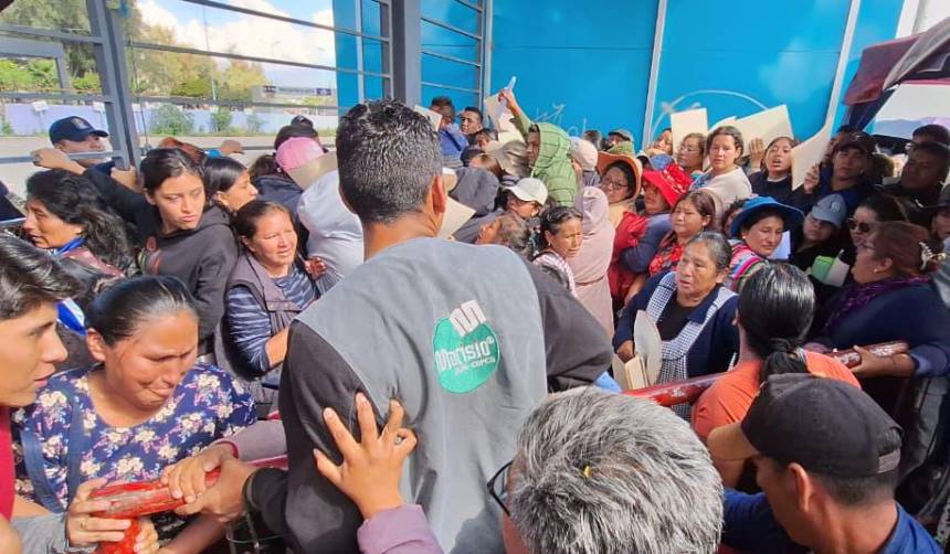 Se registran peleas entre comerciantes previo a la venta de espacios para el Corso de Corsos 