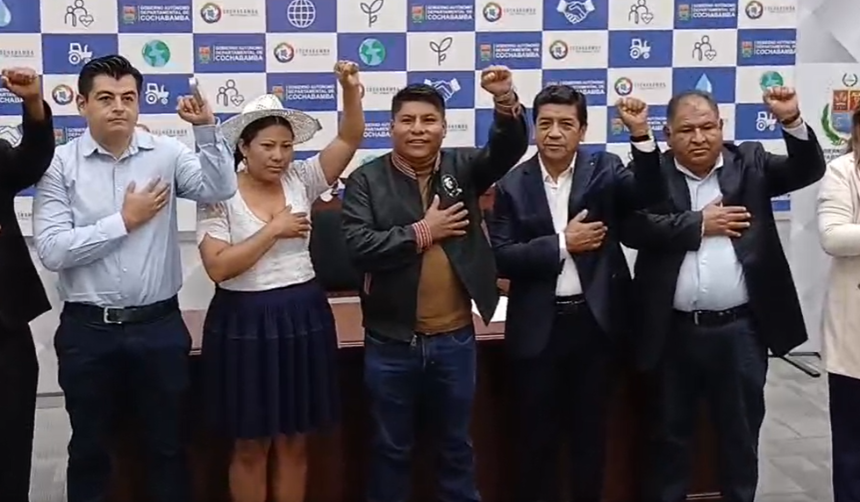 Loza posesiona a su gabinete; se suprimieron las secretarías de Salud y Finanzas