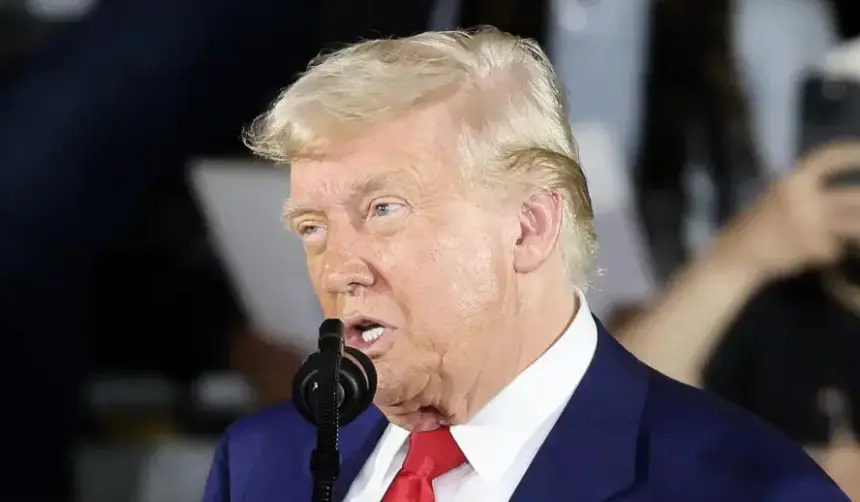 Trump dice que Maduro le ha ofrecido “de todo” porque no quiere “meterse” con EEUU