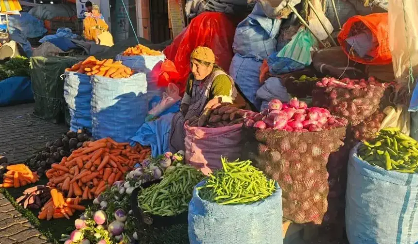 Comerciantes atribuyen alza del precio de verduras en El Alto al diésel y al costo del transporte