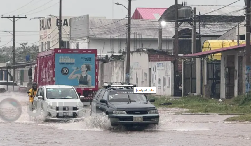 La capital cruceña amanece con calles inundadas: ¿Hasta cuándo seguirán las lluvias?