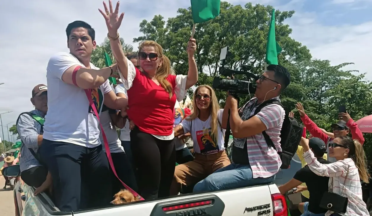 “Tengo el corazón lleno de gozo de poder volver”, dice Añez al arribar a Trinidad