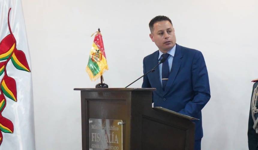 Lara “saluda” la aprehensión de exdirector de inteligencia de la Policía y espera otras dos capturas de uniformados