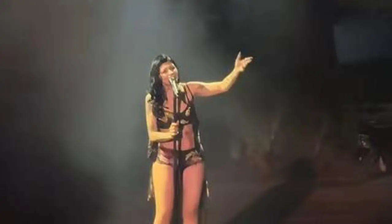 La sorpresa de los fans que emocionó a Cazzu durante su concierto en México