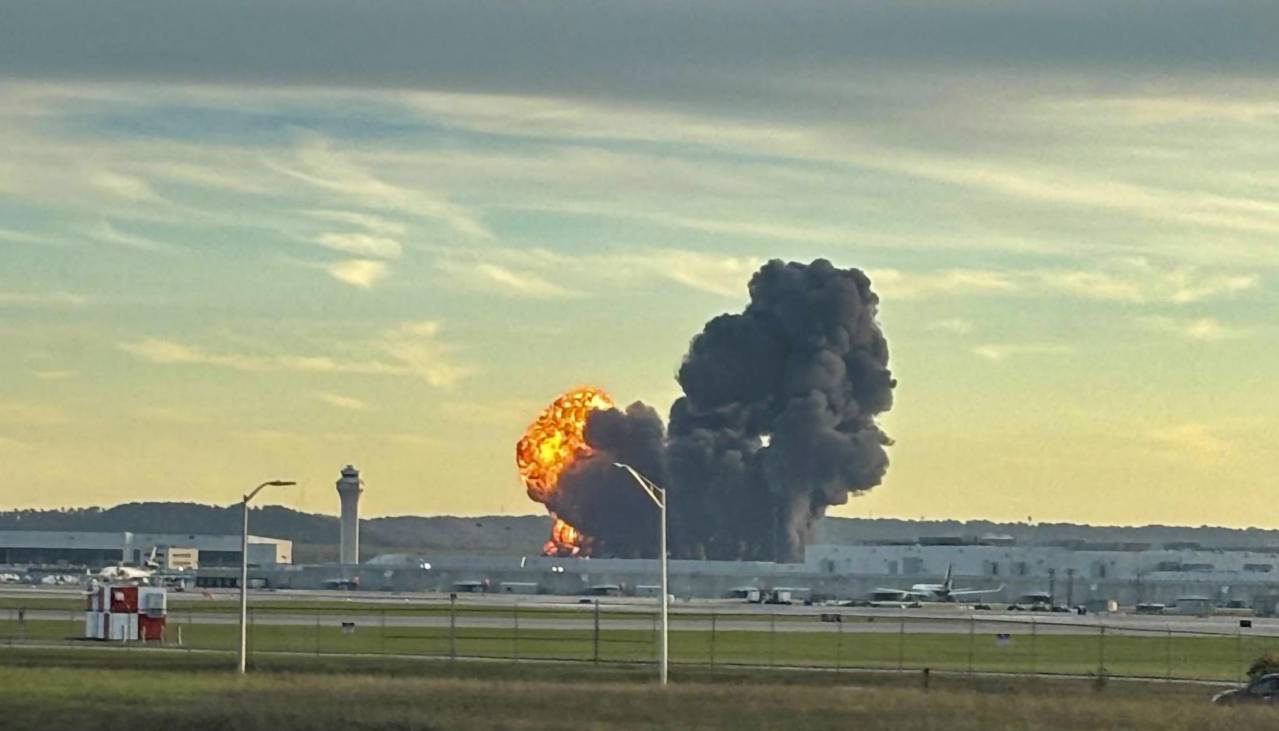 Al menos tres muertos y 11 heridos en accidente de avión de carga en EEUU