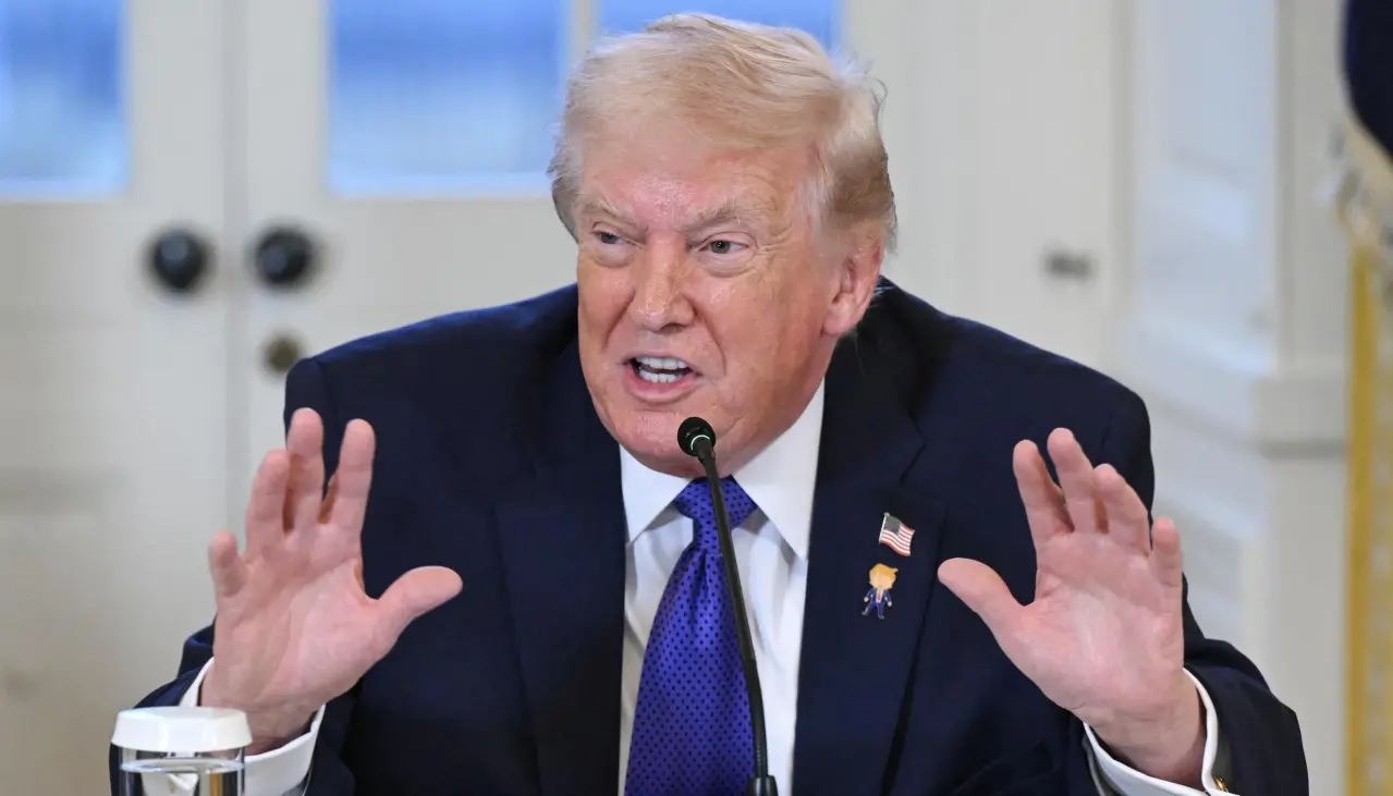 Trump dice que EEUU “empezará ahora a atacar por tierra” a los cárteles a los que acusa de “controlar México”