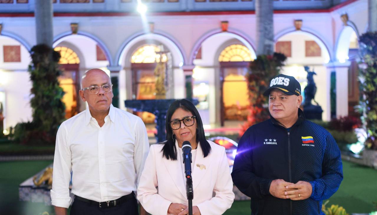 Delcy Rodríguez aboga por superar diferencias con EE.UU. tras un mes del arresto de Maduro