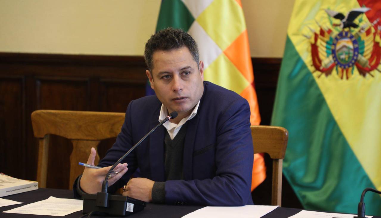 Lara invita a Paz a instalar una reunión de diálogo “urgente” para afrontar crisis