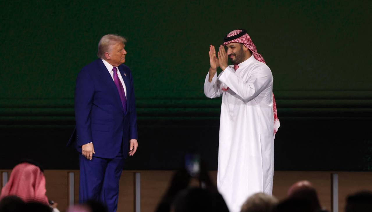 EEUU y Arabia Saudita firman acuerdo por $us 600.000 millones en inversiones; se levantan sanciones a Siria
